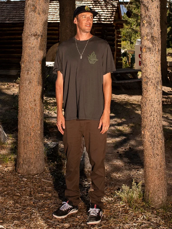 stylish short sleeve t-shirt with floral design -Perennial Farm To Yarn Short Sleeve Tee - Rinsed Black