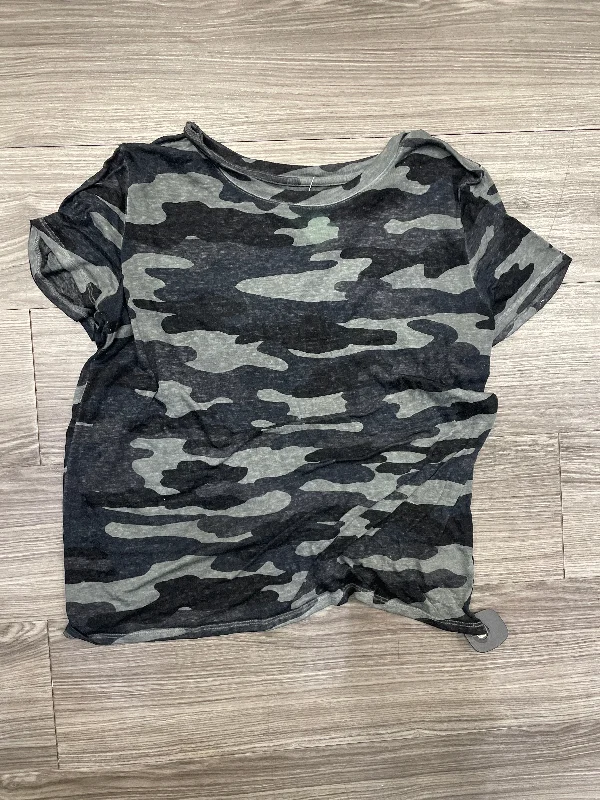 fitted short sleeve shirt for a tailored look -Top Short Sleeve By Lucky Brand In Camouflage Print, Size: Xl