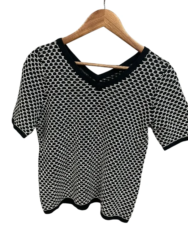 trendy short sleeve graphic t-shirt -Top Short Sleeve By Talbots In Black & White, Size: Mp